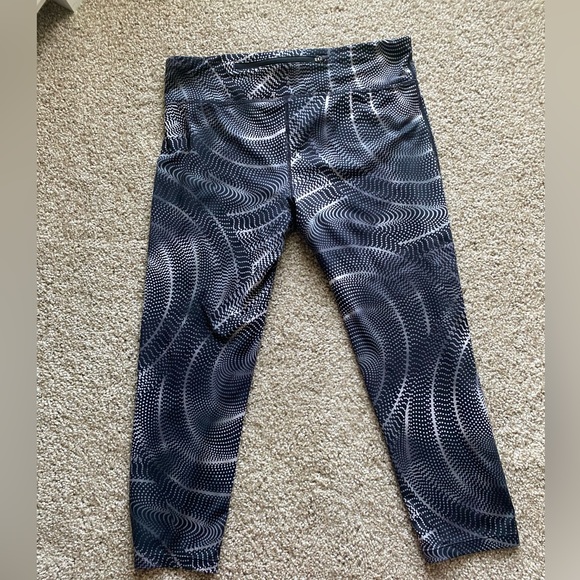 Patterned Nike Capri leggings - Picture 3 of 4